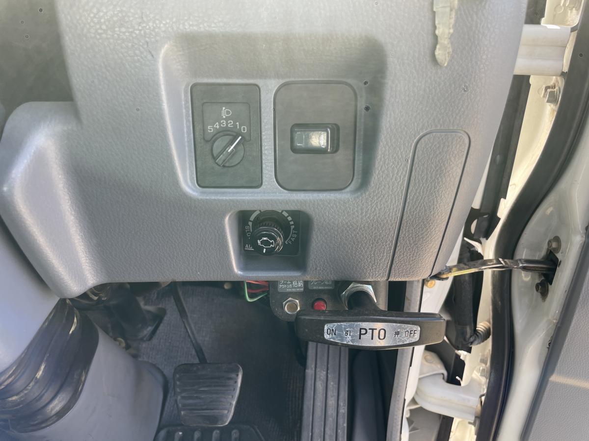 H18キャンター2t平ボディ 3段クレーンラジコン付|中古トラックの販売・買取・査定のアイナビ