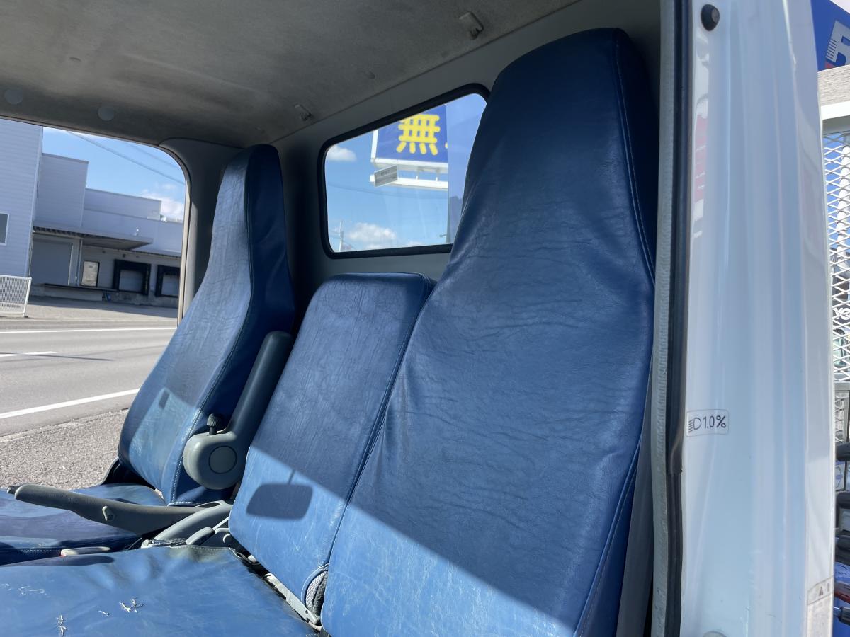 H18キャンター2t平ボディ 3段クレーンラジコン付|中古トラックの販売・買取・査定のアイナビ