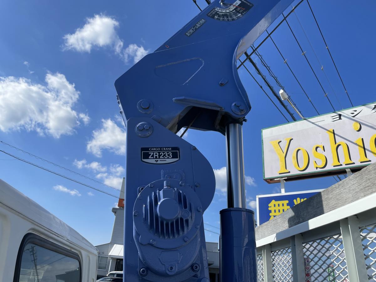 H18キャンター2t平ボディ 3段クレーンラジコン付|中古トラックの販売・買取・査定のアイナビ