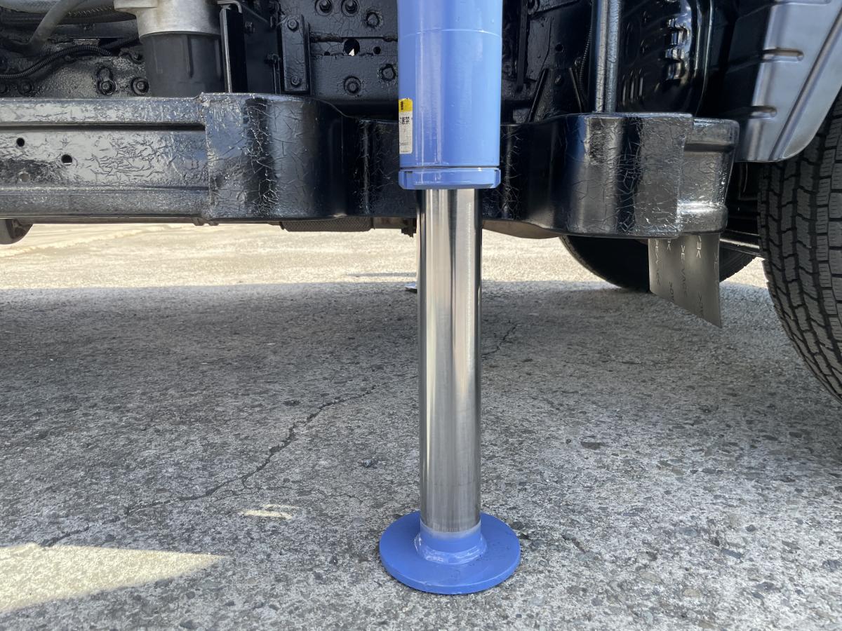 H18キャンター2t平ボディ 3段クレーンラジコン付|中古トラックの販売・買取・査定のアイナビ