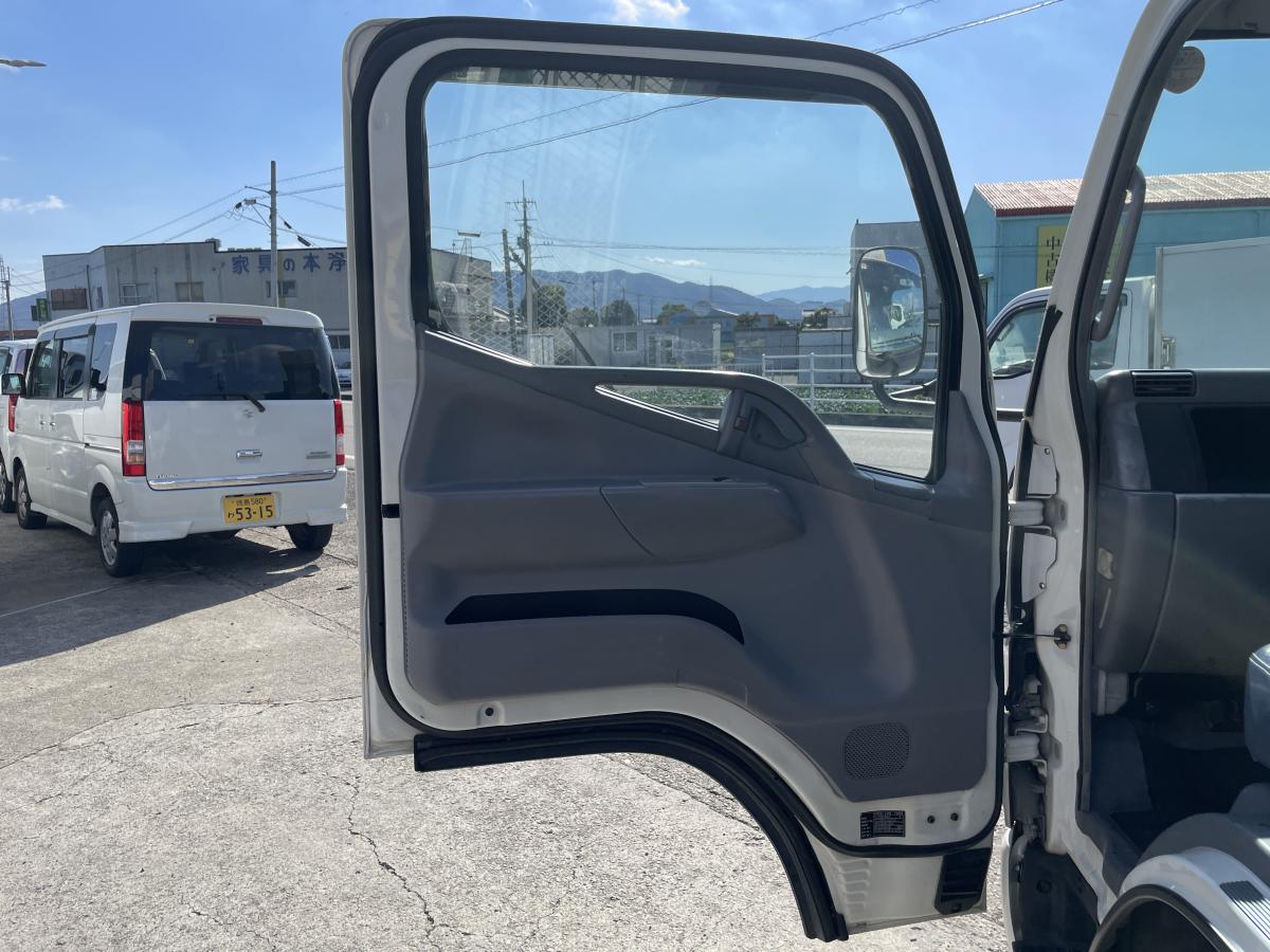 H18キャンター2t平ボディ 3段クレーンラジコン付|中古トラックの販売・買取・査定のアイナビ