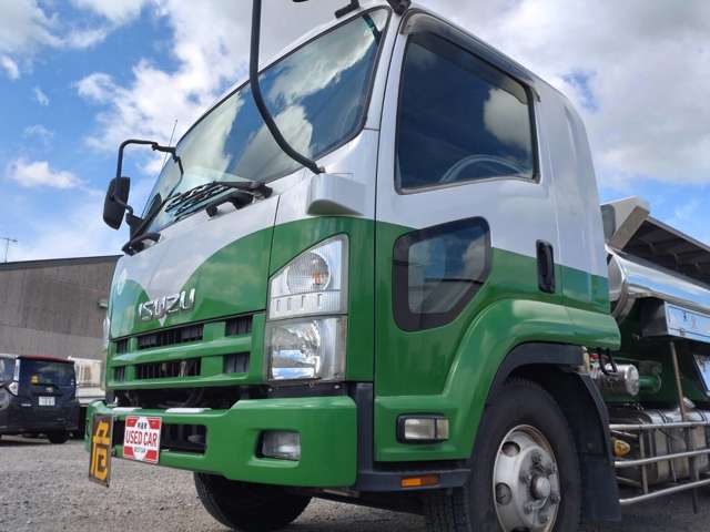 いすゞフォワード 4トン ステンレス タンクローリー 2層4KL|中古トラックの販売・買取・査定のアイナビ