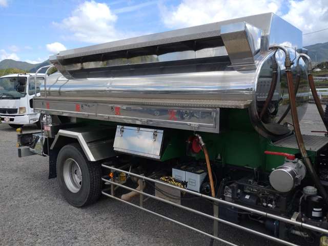 いすゞフォワード 4トン ステンレス タンクローリー 2層4KL|中古トラックの販売・買取・査定のアイナビ