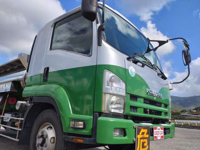 いすゞフォワード 4トン ステンレス タンクローリー 2層4KL|中古トラックの販売・買取・査定のアイナビ