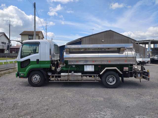 いすゞフォワード 4トン ステンレス タンクローリー 2層4KL|中古トラックの販売・買取・査定のアイナビ