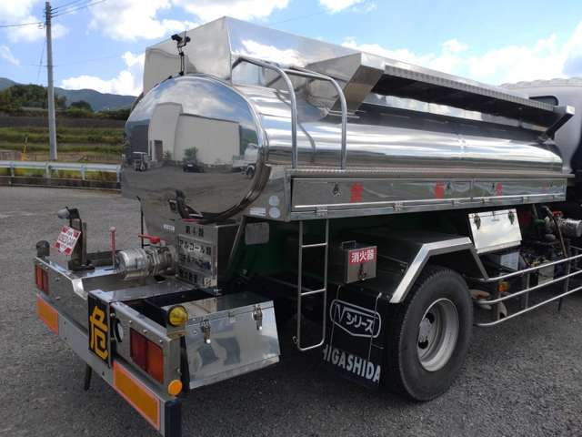 いすゞフォワード 4トン ステンレス タンクローリー 2層4KL|中古トラックの販売・買取・査定のアイナビ