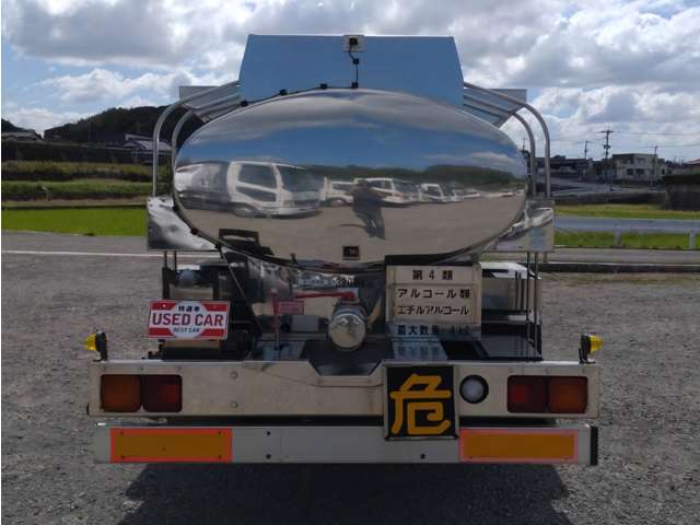 いすゞフォワード 4トン ステンレス タンクローリー 2層4KL|中古トラックの販売・買取・査定のアイナビ