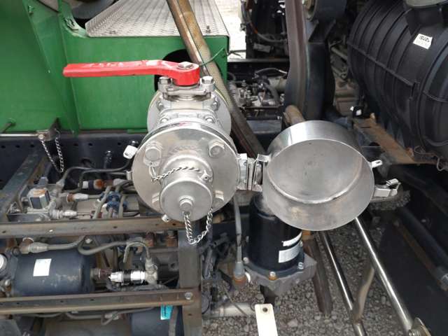 いすゞフォワード 4トン ステンレス タンクローリー 2層4KL|中古トラックの販売・買取・査定のアイナビ