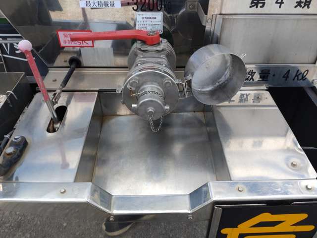 いすゞフォワード 4トン ステンレス タンクローリー 2層4KL|中古トラックの販売・買取・査定のアイナビ