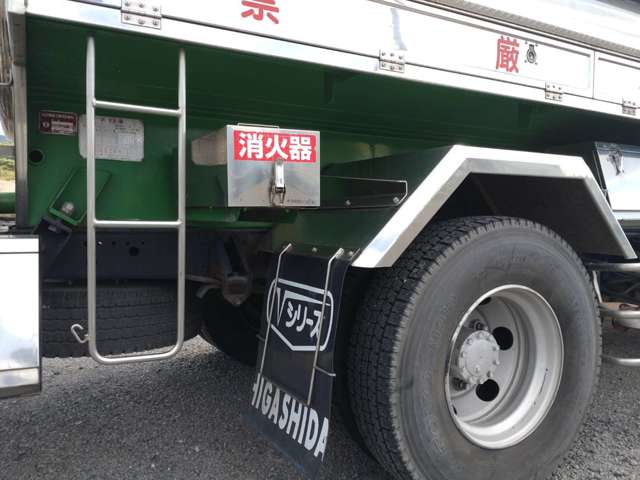 いすゞフォワード 4トン ステンレス タンクローリー 2層4KL|中古トラックの販売・買取・査定のアイナビ