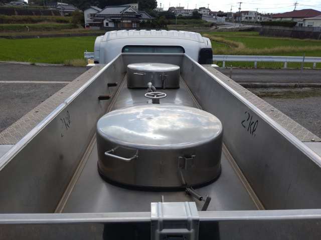 いすゞフォワード 4トン ステンレス タンクローリー 2層4KL|中古トラックの販売・買取・査定のアイナビ