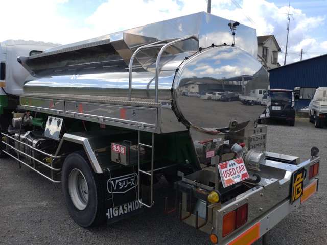 いすゞフォワード 4トン ステンレス タンクローリー 2層4KL|中古トラックの販売・買取・査定のアイナビ