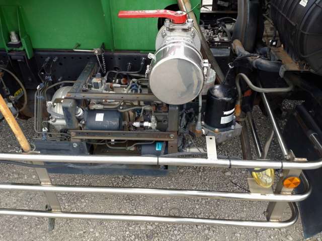 いすゞフォワード 4トン ステンレス タンクローリー 2層4KL|中古トラックの販売・買取・査定のアイナビ