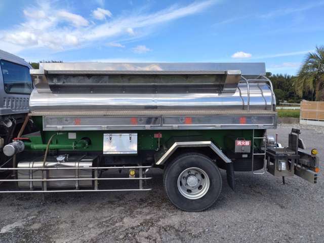 いすゞフォワード 4トン ステンレス タンクローリー 2層4KL|中古トラックの販売・買取・査定のアイナビ