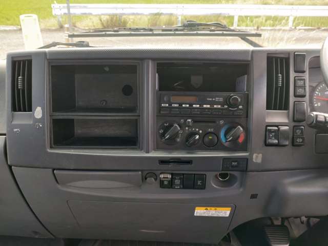 いすゞフォワード 4トン ステンレス タンクローリー 2層4KL|中古トラックの販売・買取・査定のアイナビ