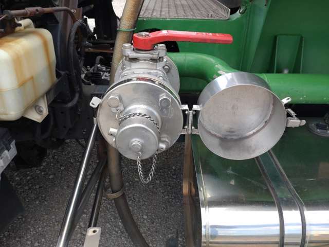 いすゞフォワード 4トン ステンレス タンクローリー 2層4KL|中古トラックの販売・買取・査定のアイナビ