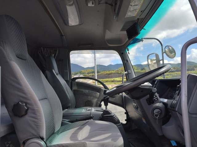 いすゞフォワード 4トン ステンレス タンクローリー 2層4KL|中古トラックの販売・買取・査定のアイナビ