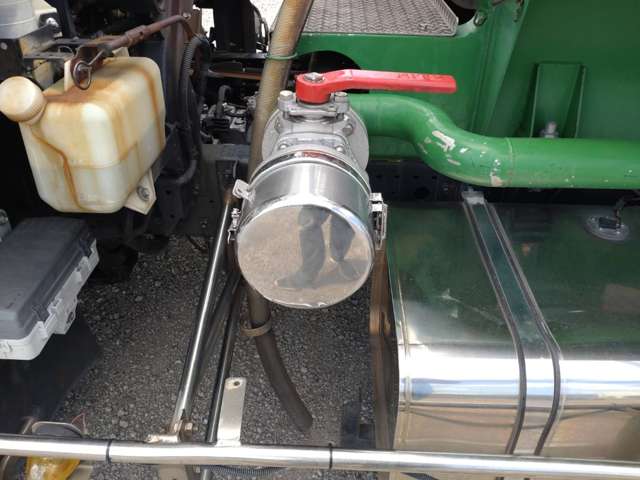 いすゞフォワード 4トン ステンレス タンクローリー 2層4KL|中古トラックの販売・買取・査定のアイナビ