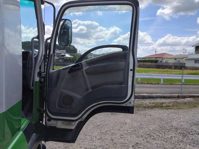 いすゞフォワード 4トン ステンレス タンクローリー 2層4KL|中古トラックの販売・買取・査定のアイナビ