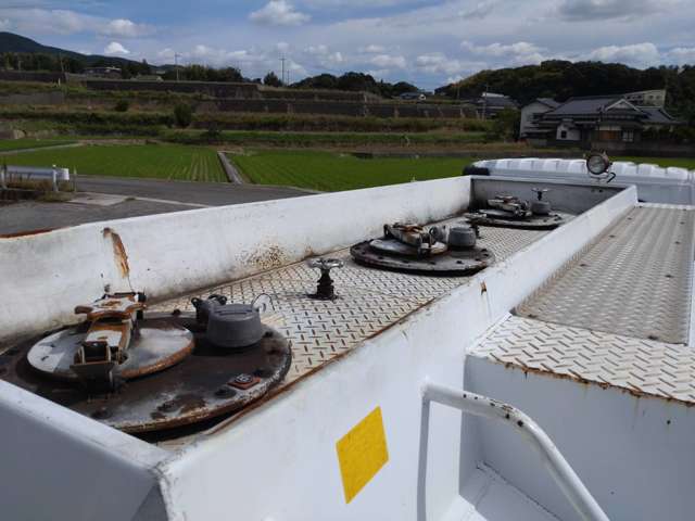 三菱ふそうファイター 増トン タンクローリー 6トン 3層6KL|中古トラックの販売・買取・査定のアイナビ