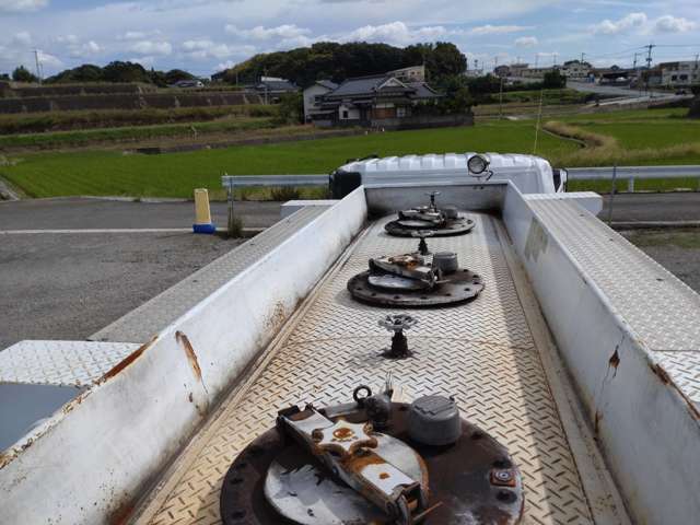 三菱ふそうファイター 増トン タンクローリー 6トン 3層6KL|中古トラックの販売・買取・査定のアイナビ