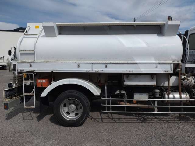 三菱ふそうファイター 増トン タンクローリー 6トン 3層6KL|中古トラックの販売・買取・査定のアイナビ