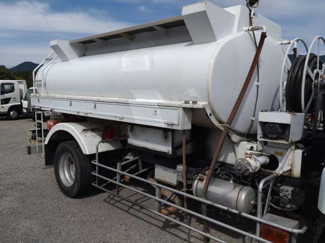 三菱ふそうファイター 増トン タンクローリー 6トン 3層6KL|中古トラックの販売・買取・査定のアイナビ