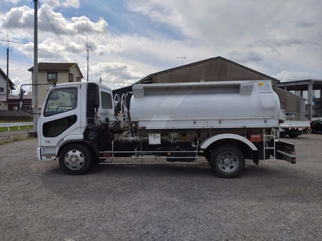 三菱ふそうファイター 増トン タンクローリー 6トン 3層6KL|中古トラックの販売・買取・査定のアイナビ