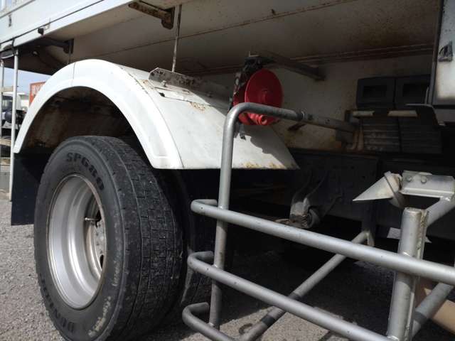 三菱ふそうファイター 増トン タンクローリー 6トン 3層6KL|中古トラックの販売・買取・査定のアイナビ