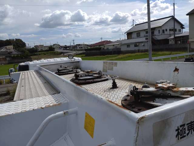 三菱ふそうファイター 増トン タンクローリー 6トン 3層6KL|中古トラックの販売・買取・査定のアイナビ