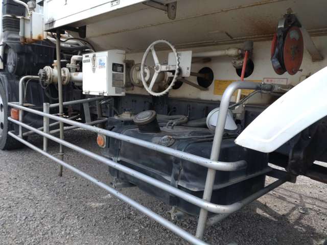 三菱ふそうファイター 増トン タンクローリー 6トン 3層6KL|中古トラックの販売・買取・査定のアイナビ