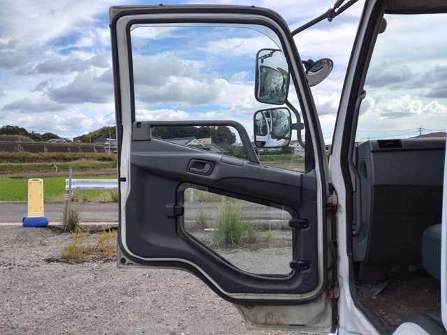 三菱ふそうファイター 増トン タンクローリー 6トン 3層6KL|中古トラックの販売・買取・査定のアイナビ