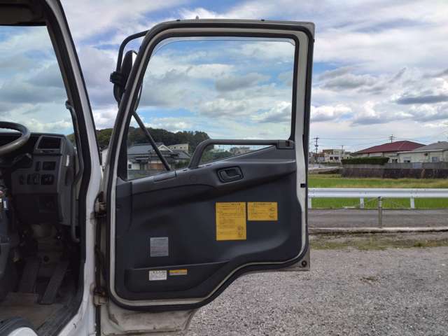 三菱ふそうファイター 増トン タンクローリー 6トン 3層6KL|中古トラックの販売・買取・査定のアイナビ