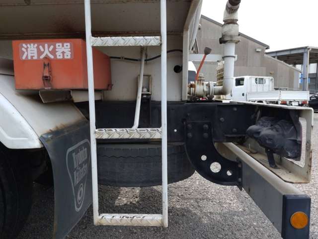 三菱ふそうファイター 増トン タンクローリー 6トン 3層6KL|中古トラックの販売・買取・査定のアイナビ