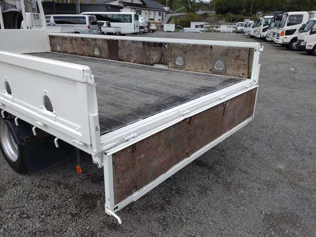 日野自動車 デュトロ　2トン平ボディ　ワイドロング　積載2000kg|中古トラックの販売・買取・査定のアイナビ