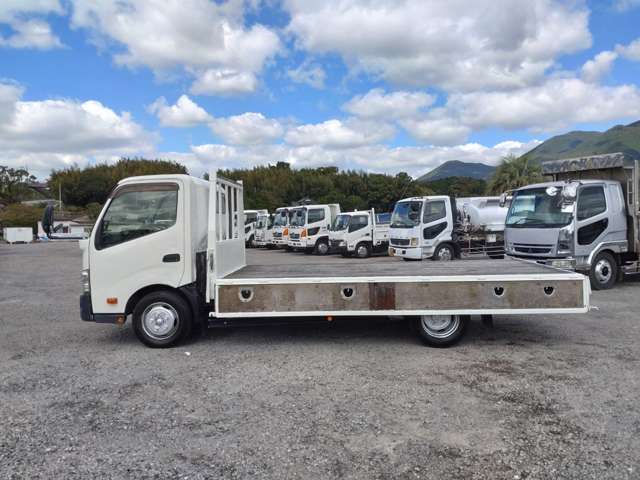 日野自動車 デュトロ　2トン平ボディ　ワイドロング　積載2000kg|中古トラックの販売・買取・査定のアイナビ