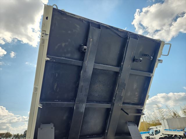 H26年 いすゞ エルフ3t低床ダンプ|中古トラックの販売・買取・査定のアイナビ