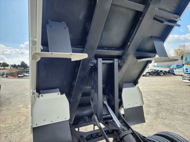 H26年 いすゞ エルフ3t低床ダンプ|中古トラックの販売・買取・査定のアイナビ