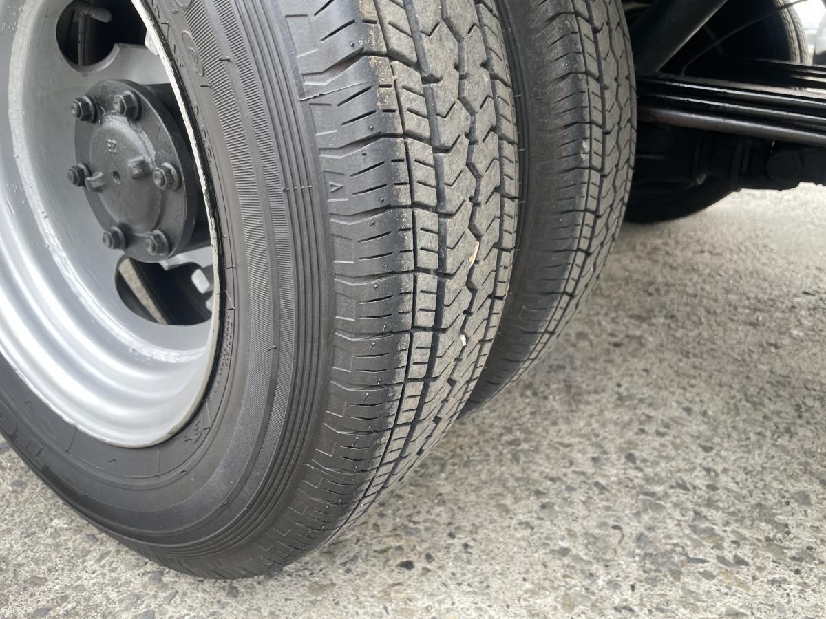 H17エルフ 平ボディ 1.4t 走行60000K|中古トラックの販売・買取・査定のアイナビ