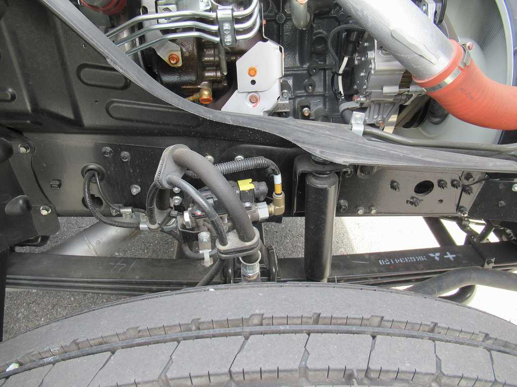 増トン 7.9t 新明和 アームロール 240PS 6速 ベットレス|中古トラックの販売・買取・査定のアイナビ