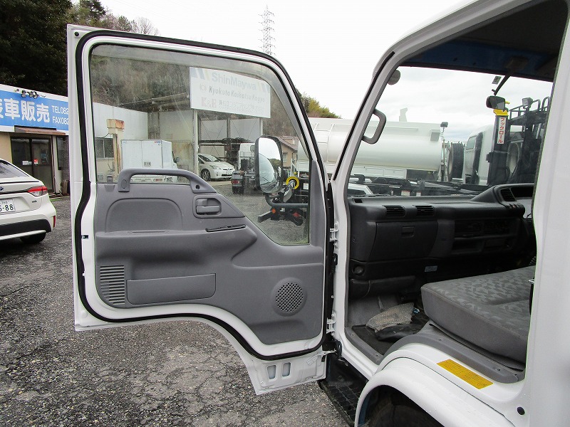 タンク車 2室 3KL タンク書類有り 外装塗装済|中古トラックの販売・買取・査定のアイナビ