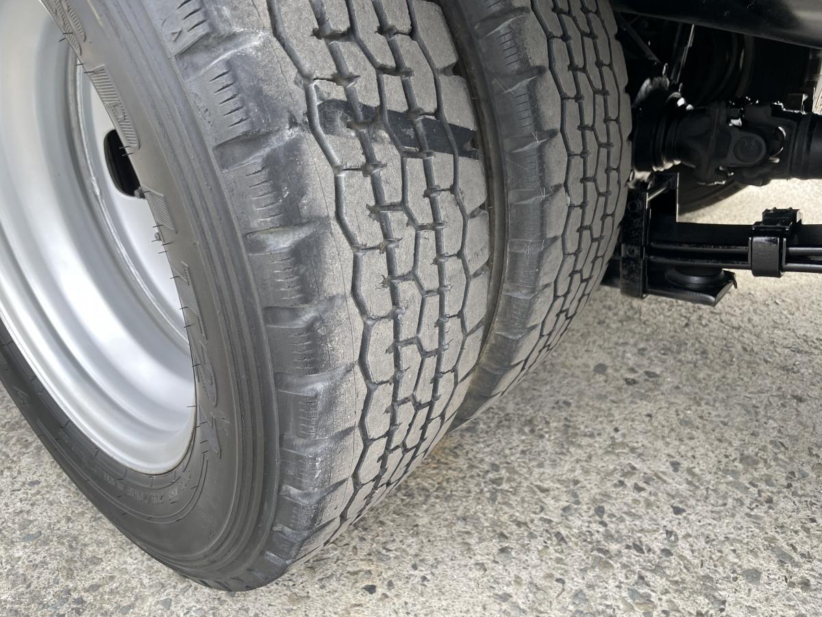 H27デュトロ 2t平ボディ 4WD|中古トラックの販売・買取・査定のアイナビ