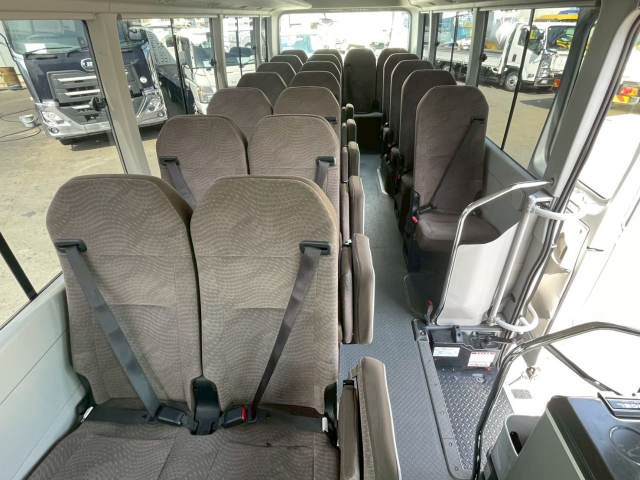 リクライニングモケットシート冷凍冷蔵庫28人6t中型|中古トラックの販売・買取・査定のアイナビ