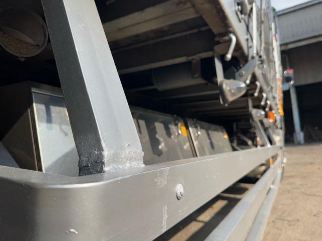 UDクオン平ボデATリーフサス車検たっぷりフジタボデー材木ローラ|中古トラックの販売・買取・査定のアイナビ