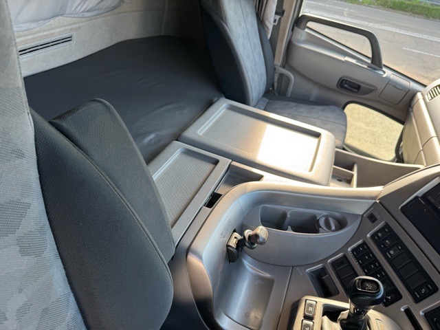 UDクオン平ボデATリーフサス車検たっぷりフジタボデー材木ローラ|中古トラックの販売・買取・査定のアイナビ