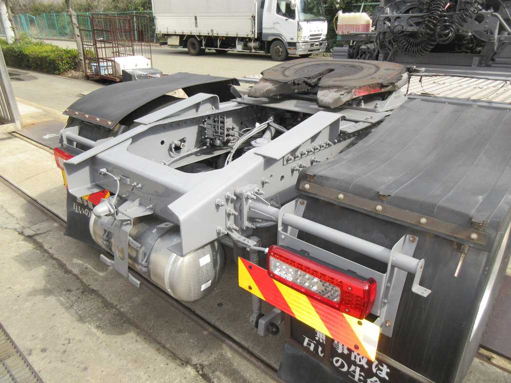 第五輪11.7トン2PGクオン標準ルーフトラクタ|中古トラックの販売・買取・査定のアイナビ