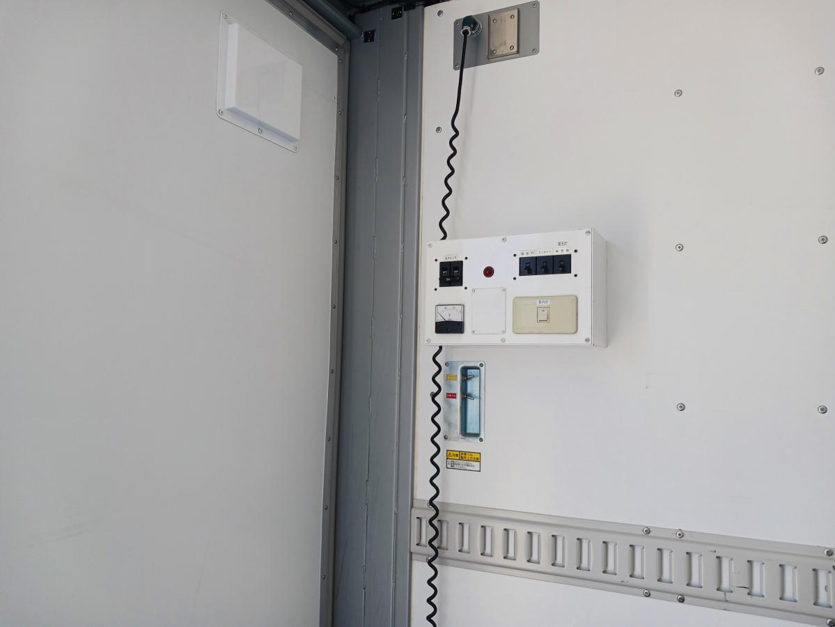 距離少ない2万km、ゲートバン、7人乗り|中古トラックの販売・買取・査定のアイナビ