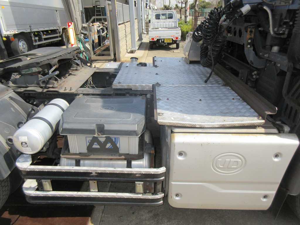 車検付き2PGクオンハイルーフ11.5トントラクタ|中古トラックの販売・買取・査定のアイナビ