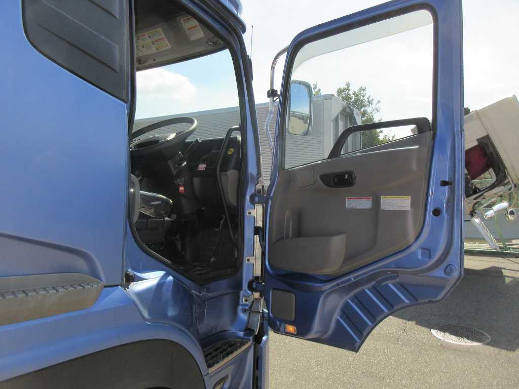 車検付き2PGクオンハイルーフ11.5トントラクタ|中古トラックの販売・買取・査定のアイナビ