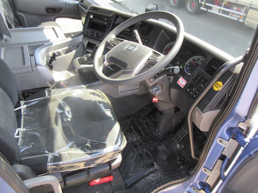 車検付き2PGクオンハイルーフ11.5トントラクタ|中古トラックの販売・買取・査定のアイナビ